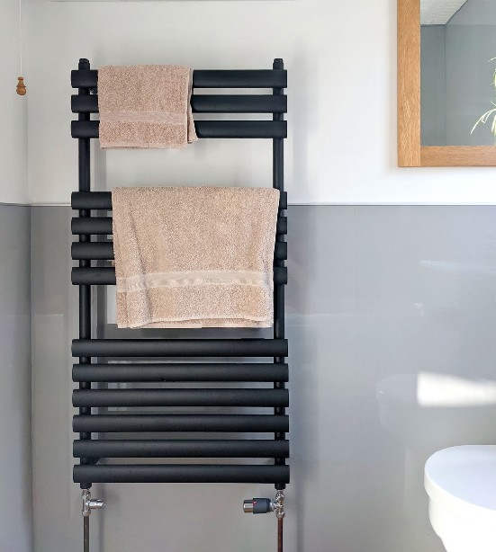 Anthracite Infinita Towel warmer