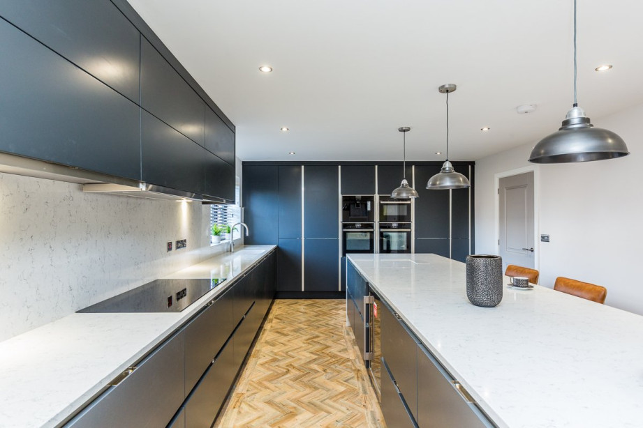 Kitchen in blue with quartz worktop