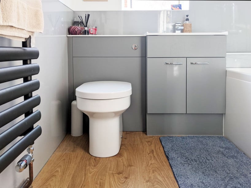 Fitted furniture in a small bathroom