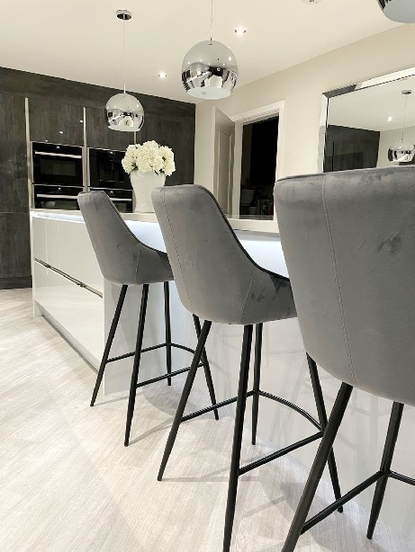 High Spec Grey Kitchen with handleless cabinets