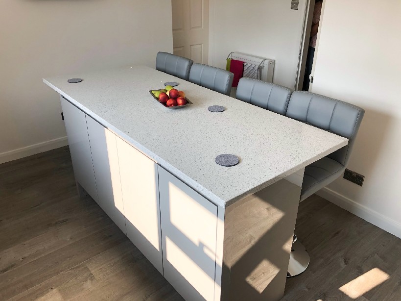 Island breakfast bar-Quartz worktop